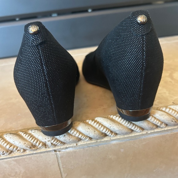 Stuart Weitzman Elegant Black Wedges Sz 6.5 - Picture 3 of 4